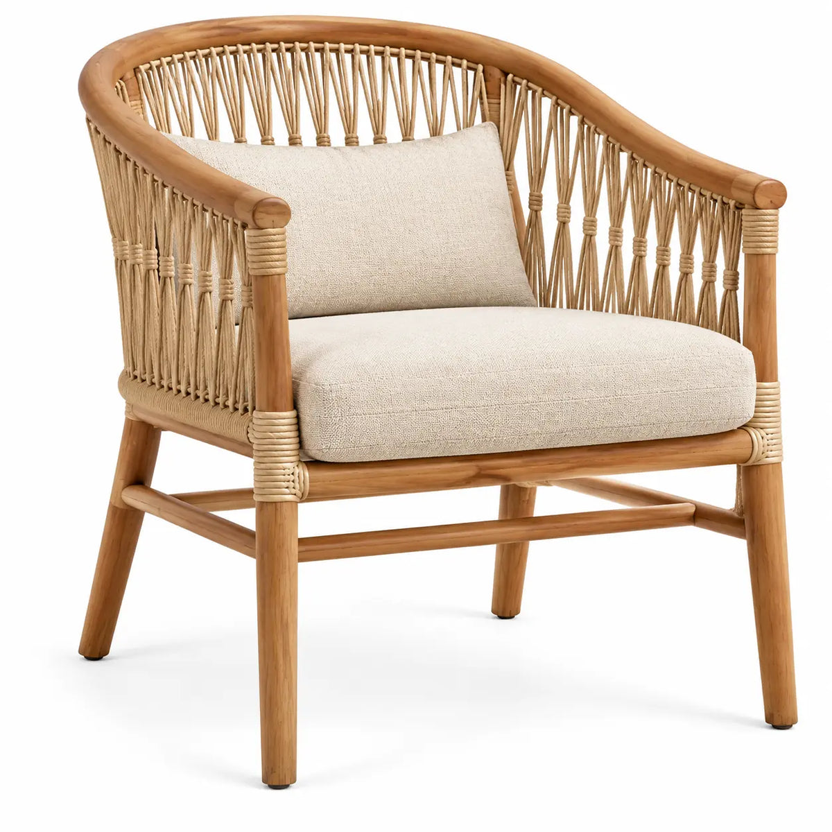 Fauteuil beige à dossier enveloppant ajouré et assise rembourrée